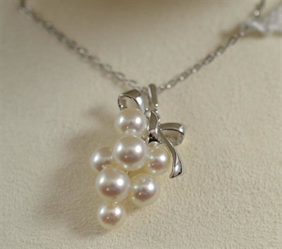 Lot 66 - A cultured pearl pendant on chain, by Mikimoto, in box