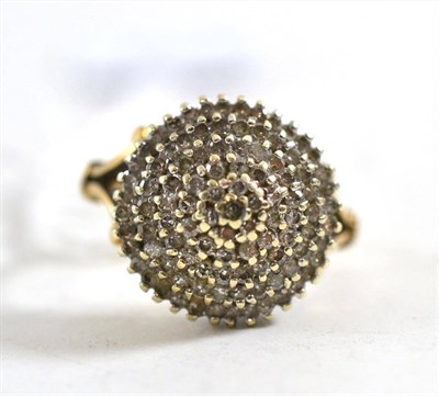 Lot 72 - A 9ct gold diamond cluster ring