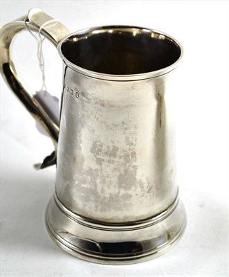 Lot 101 - A George III silver mug, London 1801