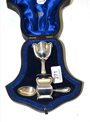 Lot 271 - Silver Christening set, cased