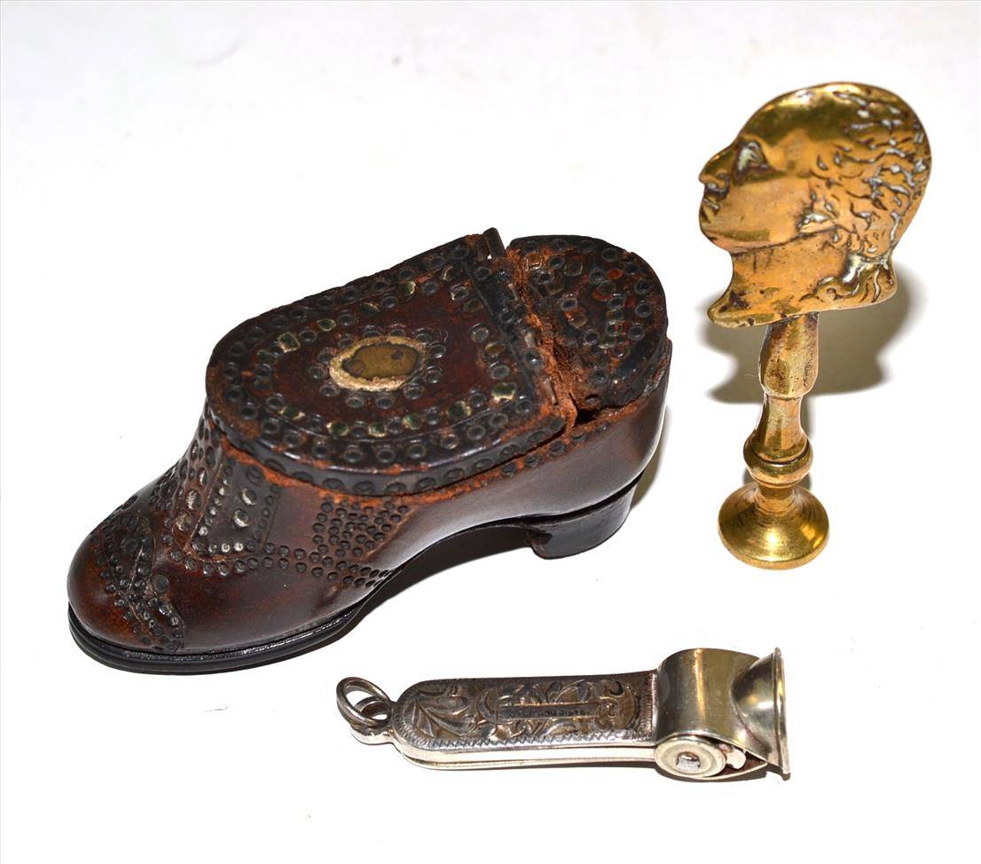 Lot 324 - An 18th century brass pipe tamper, the
