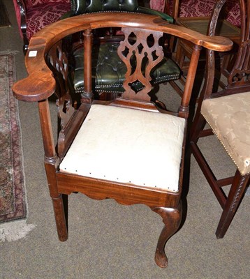 Lot 482 - A mahogany corner chair