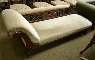 Lot 498 - An early 20th century mahogany chaise