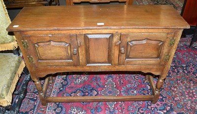 Lot 502 - Small reproduction oak sideboard