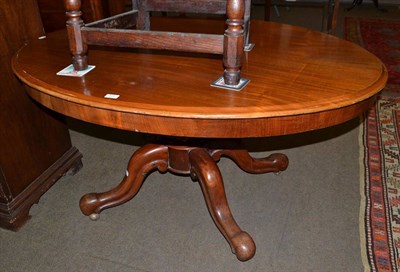 Lot 525 - Victorian mahogany oval loo table