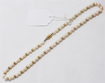 Lot 99 - A cultured pearl necklace