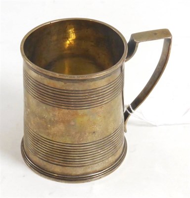 Lot 133 - George III silver mug, London 1811