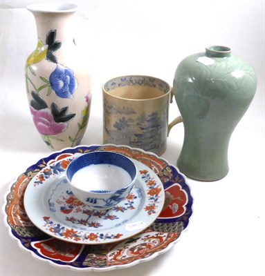 Lot 192 - A group including a Chinese export plate, Japanese Imari plate, Chinese celadon glazed baluster...