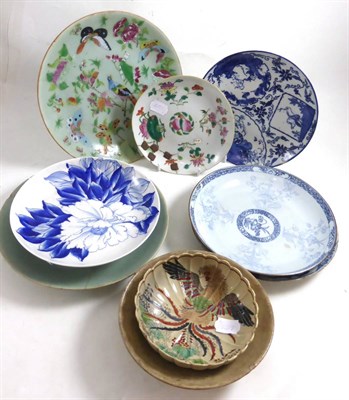 Lot 330 - A quantity of Chinese porcelain plates including 18th and 19th century examples (most a.f.)