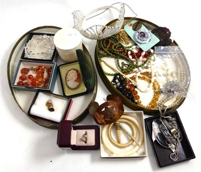 Lot 389 - A quantity of costume jewellery including rings, bracelets, necklaces etc