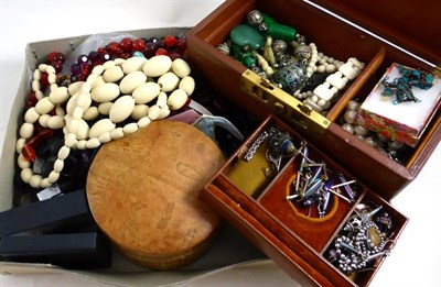 Lot 391 - A quantity of costume jewellery and a leather jewellery box