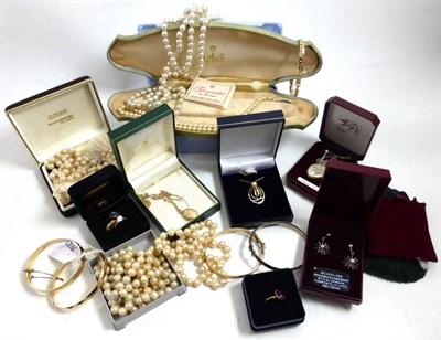 Lot 401 - A quantity of silver and white metal jewellery, simulated pearls etc