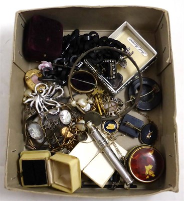 Lot 417 - Quantity of costume jewellery