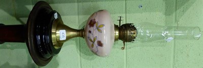 Lot 435 - An early 20th century brass mounted oil lamp