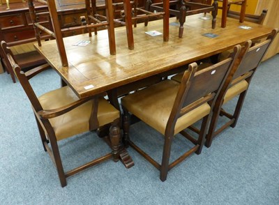 Lot 1015 - An oak table and six chairs (4+2)