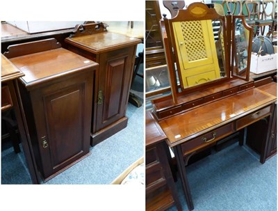 Lot 1021 - An Edwardian mahogany dressing table with a pair of mahogany pot cupboards