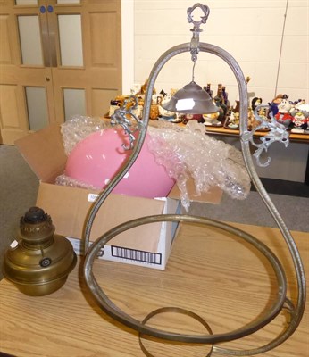 Lot 1055 - 19th century brass oil lamp with pink shade