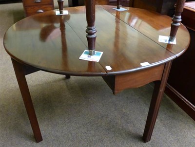 Lot 1311 - George III drop leaf table