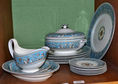 Lot 164 - A Wedgwood Florentine dinner service comprising six dinner plates, six side plates, a serving dish