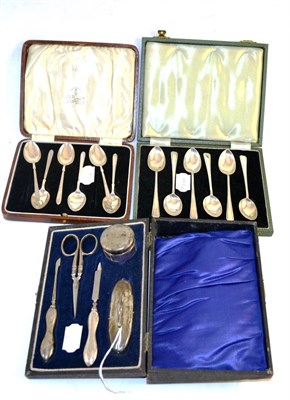 Lot 436 - Silver manicure set and two cases of teaspoons