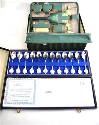 Lot 470 - A cased set of twelve silver signs of the Zodiac spoons and an Art Deco vanity case