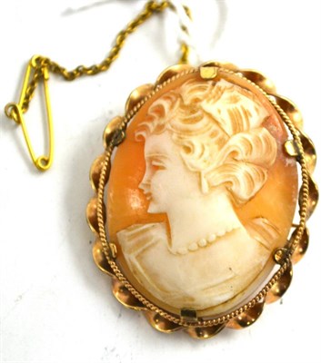 Lot 492 - Cameo brooch in a rolled gold frame