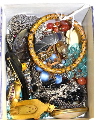 Lot 496 - A quantity of vintage costume jewellery including a snake skin bracelet etc