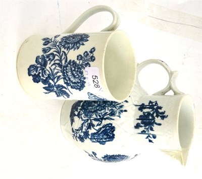 Lot 528 - Caughley blue and white cabbage leaf jug and a Worcester blue and white tankard (2)