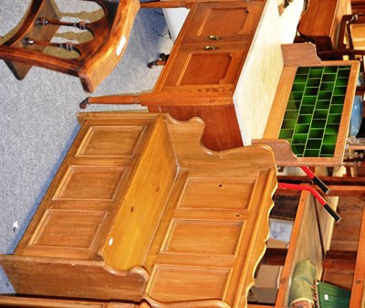 Lot 1129 - A small pine bench with hinged seat and a pine washstand (2)