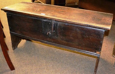 Lot 1222 - A 17th century coffer