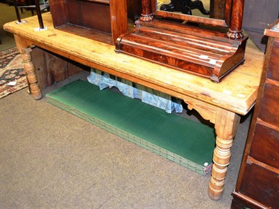 Lot 1225 - A pine kitchen table