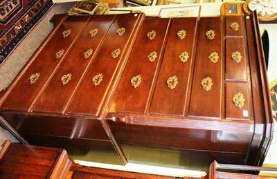 Lot 1365 - Mahogany chest on chest