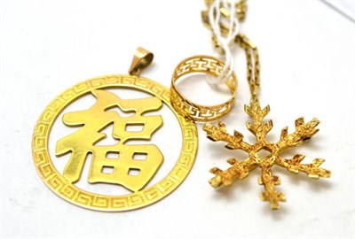 Lot 77 - A snowflake brooch/pendant on chain, a 14ct gold Chinese symbol pendant and a ring