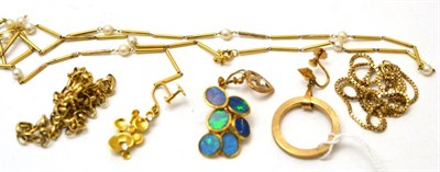 Lot 88 - A 9ct gold necklace, odd earrings and damaged jewellery