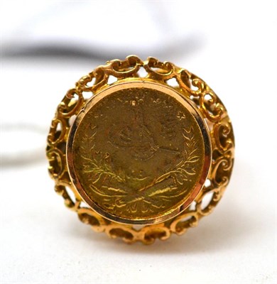 Lot 95 - A coin ring