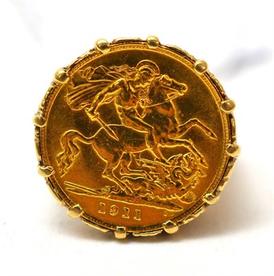 Lot 121 - A 1911 half sovereign loose mounted as a ring