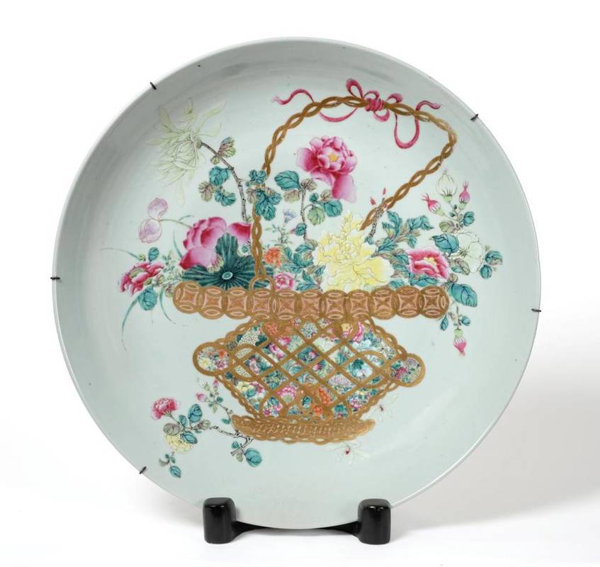 Lot 67 - A Chinese Porcelain Charger, 19th century, painted in famille rose enamels and gilt with a...