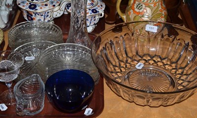 Lot 185 - Tray of assorted glassware and an early 19th century glass bowl