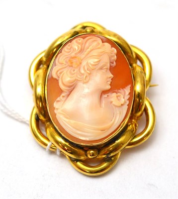 Lot 202 - A cameo brooch