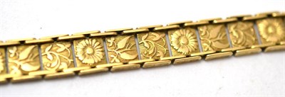 Lot 369 - A fancy link bracelet stamped '9C'