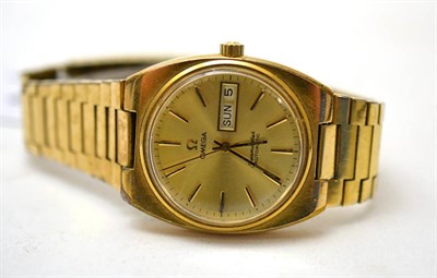 Lot 387 - A gold plated automatic calendar centre seconds wristwatch, signed Omega, Seamaster