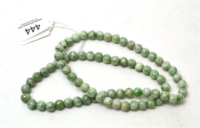 Lot 444 - A string of jade beads