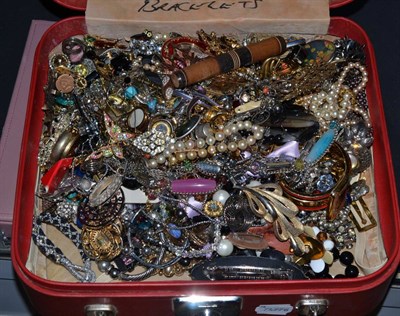 Lot 459 - A large quantity of costume jewellery including brooches, necklaces etc