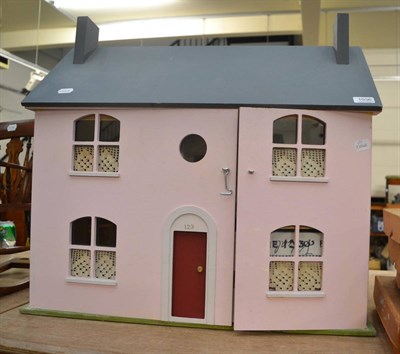 Lot 1036 - Pink painted dolls house and box of assorted furniture