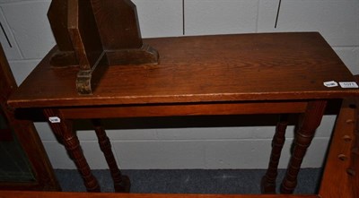 Lot 1071 - Small pine side table