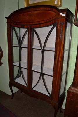 Lot 1294 - An early 20th century mahogany display cabinet