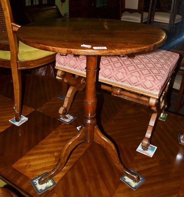 Lot 1318 - Oak tripod table