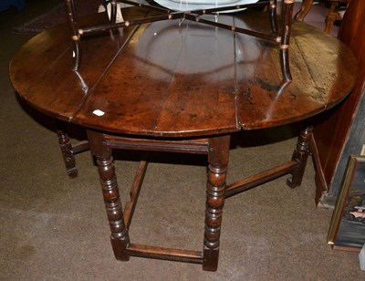 Lot 1351 - An oak gateleg table