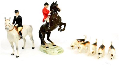 Lot 15 - Five Beswick fox hounds and two Beswick horses (7)