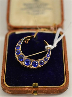 Lot 259 - A 9ct gold doublet set crescent brooch